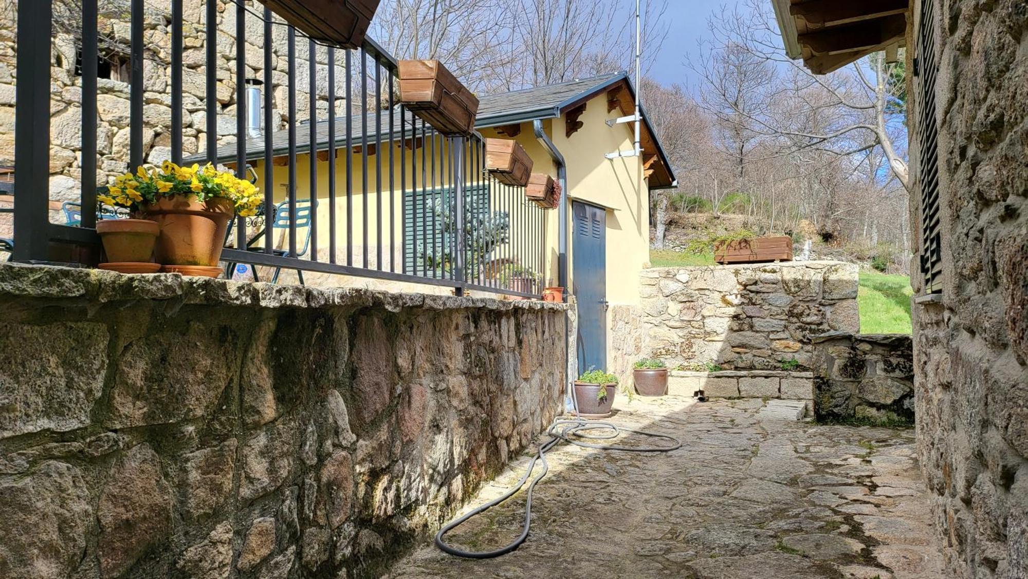 Conjunto Entre Acebos Pensionat Sotillo de Sanabria Exteriör bild